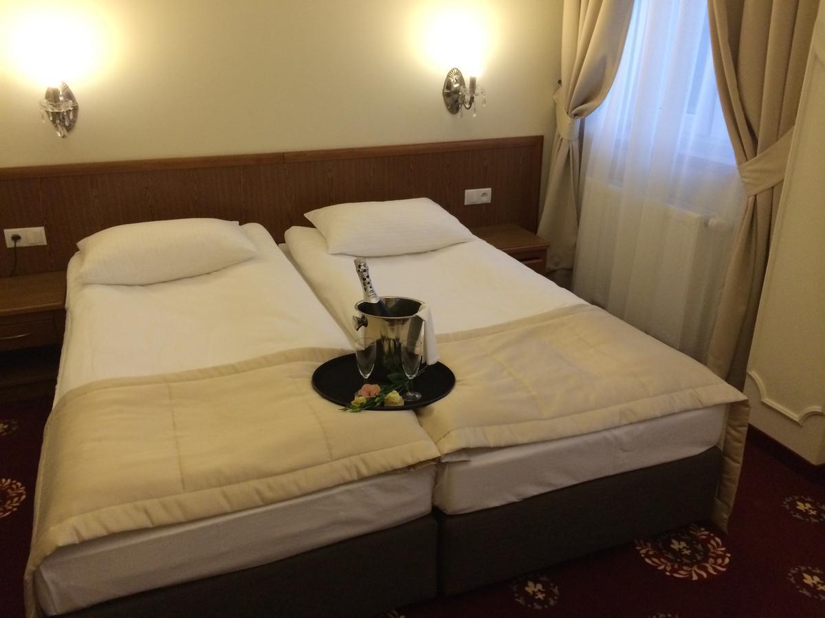 Hotel President Kock Luaran gambar