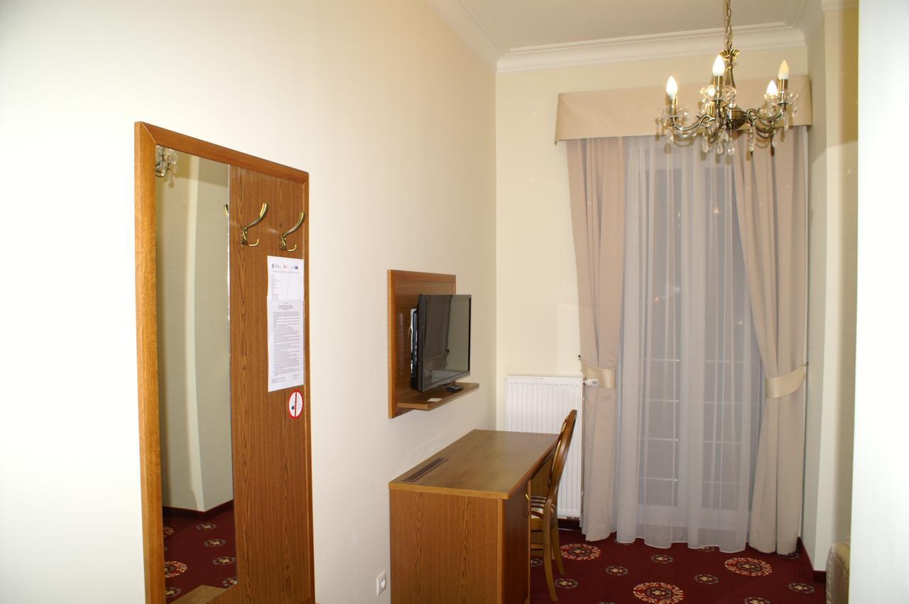 Hotel President Kock Bilik gambar