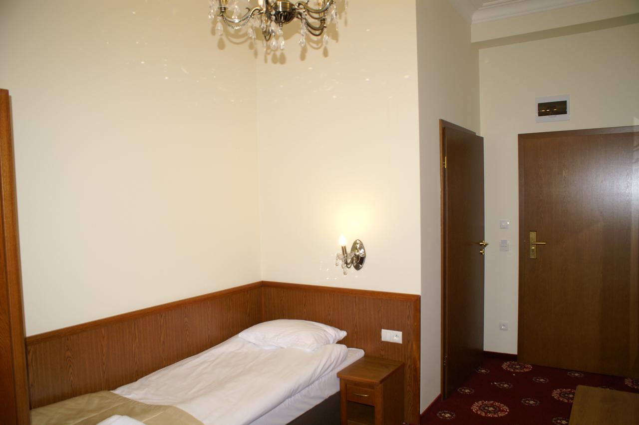 Hotel President Kock Bilik gambar