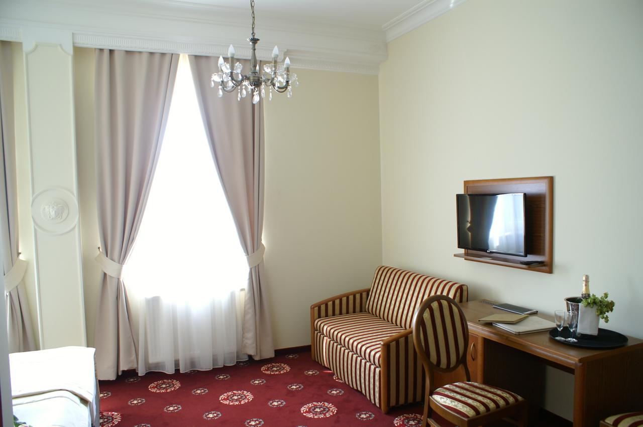 Hotel President Kock Bilik gambar
